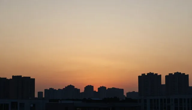 定制保洁套餐：外墙清洗如何提升物业服务质量